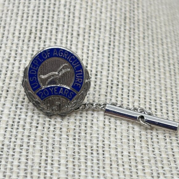U.S. Dept. Of Agriculture 20 Years Service Pin Silver Tone Tie Tack - Picture 6 of 7